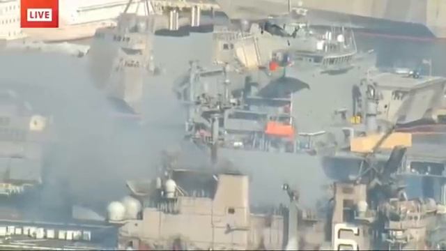 Тушение пожара  на УДК USS Bonhomme Richard   вертолетами Sikorsky MH 60S