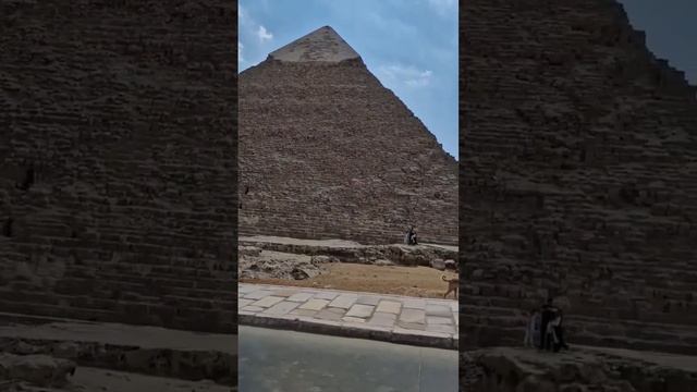 Exploring the pyramids of Giza and the Sphinx #travel #vacation #egypt #travelvlog смотреть онлайн