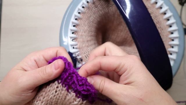 Вязаная шапка за 2 часа на мельнице от PRYM