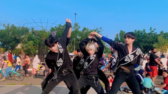 [KPOP IN PUBLIC CHALLENGE] STRAY KIDS (스트레이키즈) - THUNDEROUS (소리꾼) Dance Cover by STAY CALL смотреть онлайн
