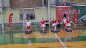 Степ-аэробика «Калинка-малинка» исполняют воспитанники МДОУ «Детский сад № 8 «Сказка»