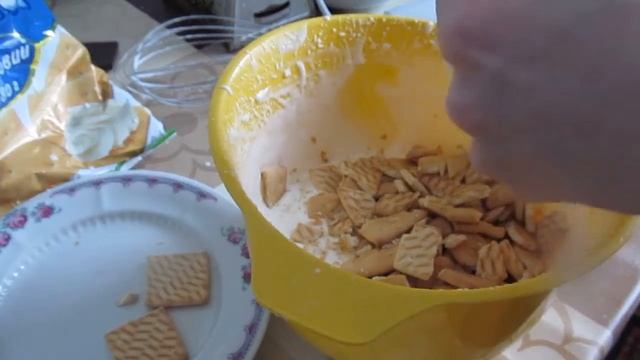 Очень вкусний десерт (со сметаной и вишней). смотреть онлайн