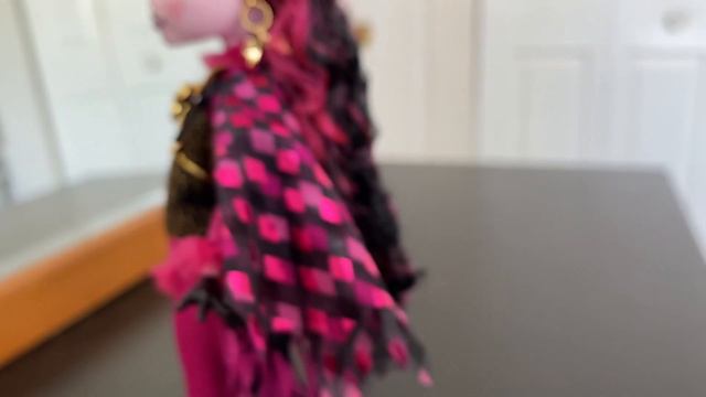 MONSTER HIGH SDCC DRACULAURA REVIEW PLUS A SURPRISE!!🎉🎉 смотреть онлайн