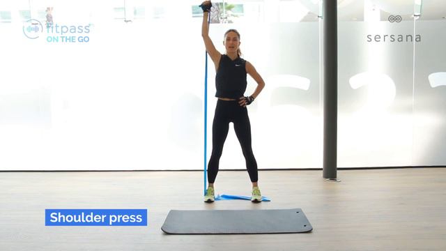 Fitpass on the Go! - Resitance Bands Workout by Leticia Román Co-Founder de Sersana Method смотреть онлайн