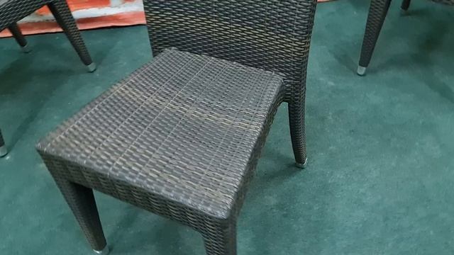 стулья из искусственного ротанга