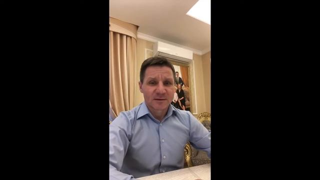 Два абсолютно разных человека... (Music) смотреть онлайн