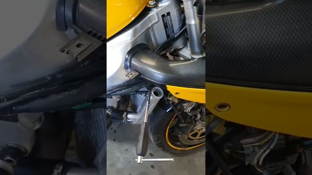 Замена охлаждающей жидкости  на Сузуки джиксер 750 К2. (Suzuki Gsx-r 750)  2002 год.