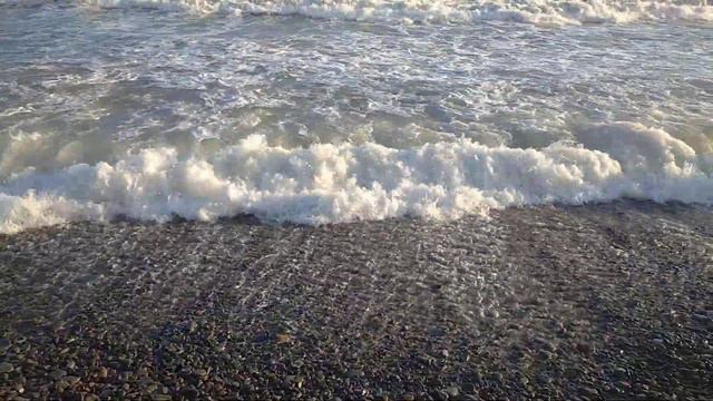 #пляж Алексено#городгеройновороссийск . Море успокаивается после шторма. 4/12/2021. смотреть онлайн