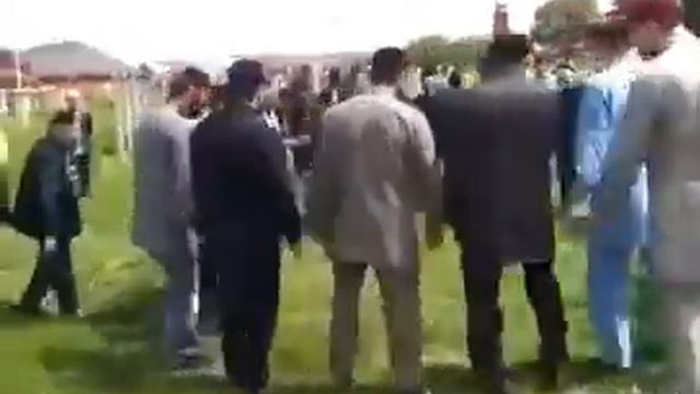 Чеченское Магометанство в основном читает зуькар, мовлид и коран, сунна и фарз на первых в молитвах смотреть онлайн