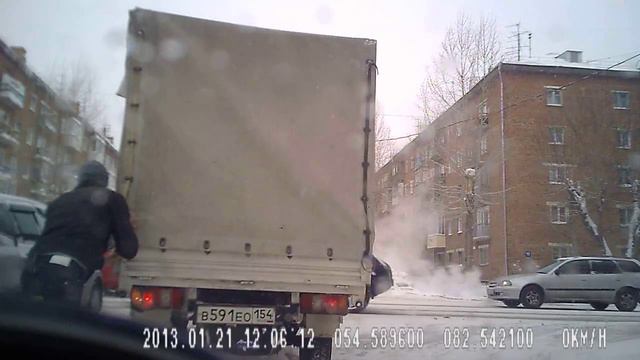 Помоги ближнему, особенно если он тебе мешает смотреть онлайн