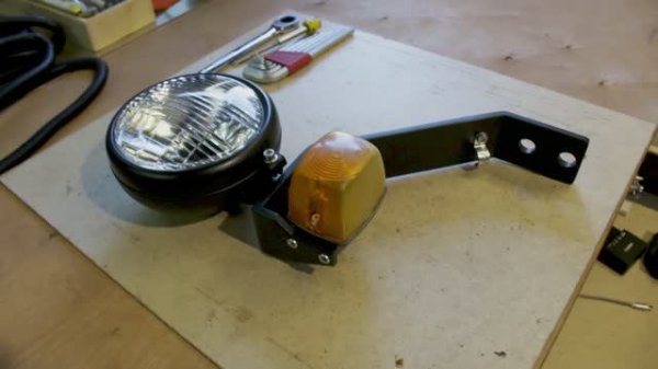 Самодельный кронштейн фар на трактор мтз
