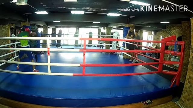 2020 г. спаринги у Тиграна Узляна- боксер, который выиграл у Мэйвейзера младшего в 1995 году. смотреть онлайн