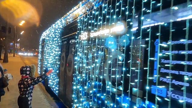НОВОГОДНИЙ ЭЛЕКТРОБУС ЛИАЗ ПО МАРШРУТУ Т83, 4.01.2023. смотреть онлайн