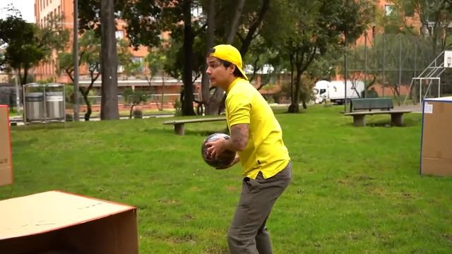 JUGAMOS A LAS ESCONDIDAS EN CAJAS DE CARTÓN !! смотреть онлайн