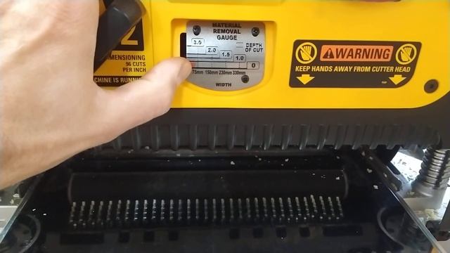 Рейсмус DeWalt 735 проблемы . Стружка попадает под ножи