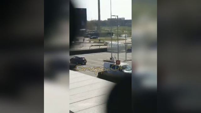 ~200 Feyenoord Rotterdam attacked ~100 Ajax Amsterdam. Ajax run. смотреть онлайн