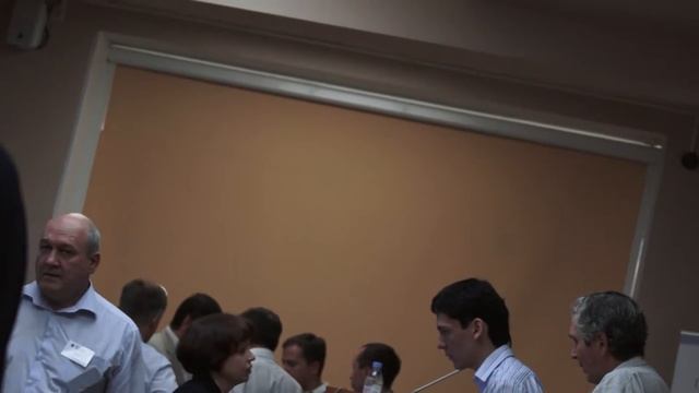 Участники конференции не хотят уходить на фуршет. смотреть онлайн