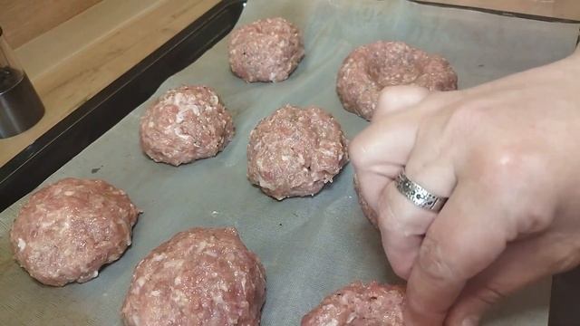 Это фирменное блюдо мясные "Стожки". Очень вкусная и сочная альтернатива котлетам смотреть онлайн