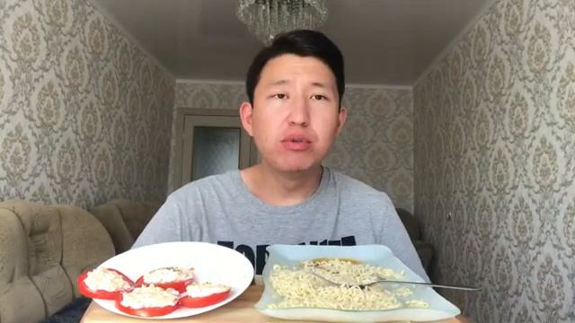 МУКБАНГ 2 ПАЧКИ РОЛЛТОНА,ПОМИДОРЫ С СЫРОМ, КОЛБАСА|MUKBANG|ROLLTON NOODLES not Asmr смотреть онлайн