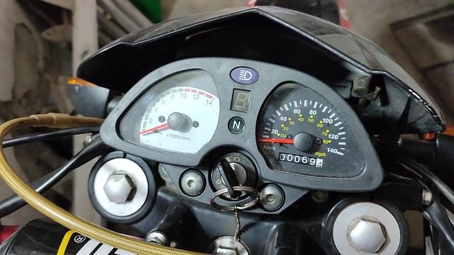 Светящиеся стрелки в панель приборов Viper MX200R смотреть онлайн