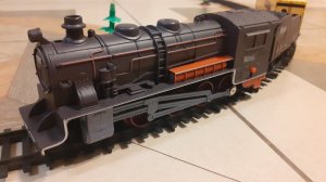 Поезд на железной дороге (игрушка)