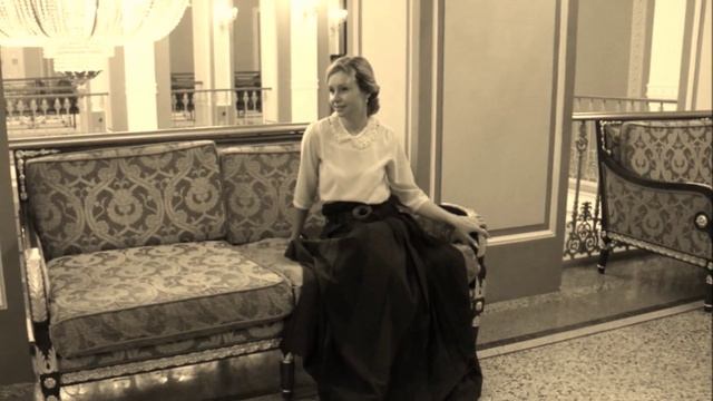 Russian romance "Two Roses". Singer: Irina Egorova-Svechnikova смотреть онлайн