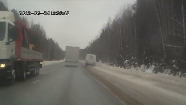 Видеорегистратор Нырок автобуса.avi смотреть онлайн