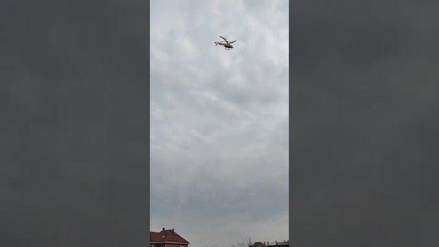 когда запретили коптеры, запускаем вертолет. учимся управлять полетом #вертолёт #радиоуправляемый смотреть онлайн