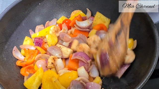 WAGAMAMA PRAWN FIRECRACKER + FIRECRACKER SAUCE FROM SCRATCH | Mia Channel смотреть онлайн