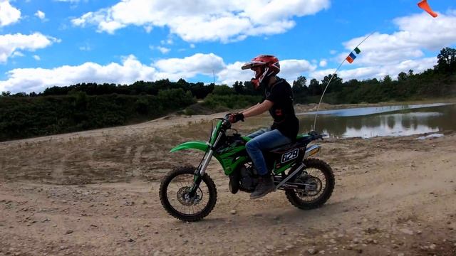 Kawasaki KX100 Review (2014-2021) смотреть онлайн