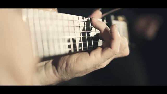 SHOW MUST GO ON - Queen - fingerstyle guitar cover by soYmartino смотреть онлайн