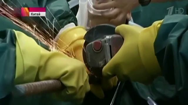 Китайский строитель выжил после того, как его проткнуло 2-х метровой арматурой смотреть онлайн