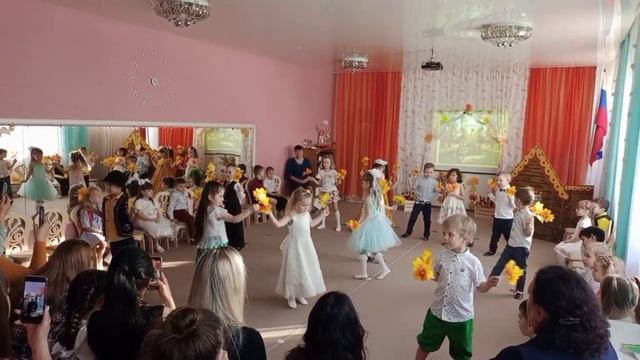 Танцевальная композиция "Жёлтый вальс" смотреть онлайн