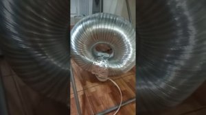 Обогреватель из гофры с помощью лампы накаливания.