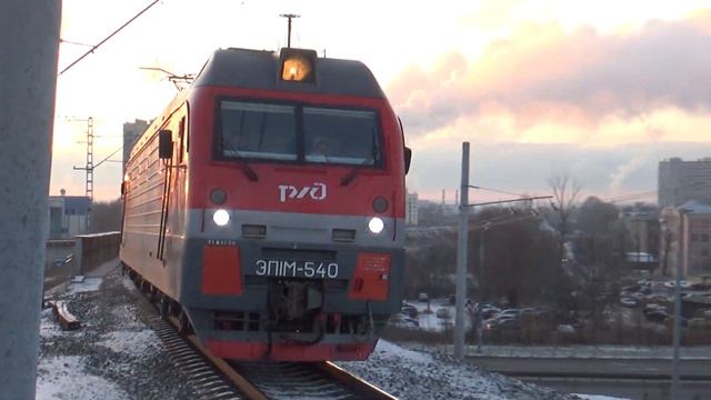 Электровоз ЭП1М-540 с пассажирским поездом смотреть онлайн
