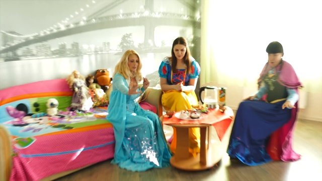 Spiderman Beats Elsa's Face!؟ For What؟ How Can He؟ Watch The Video Until The End!