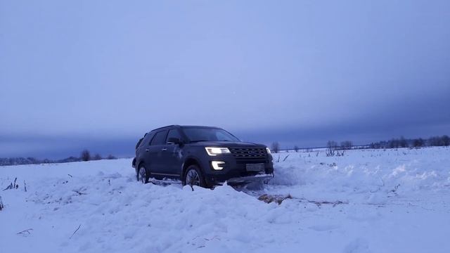 Засадили Эксплорер в полях #fordexplorer #fordexploreroffroad #ford #авто #explorer