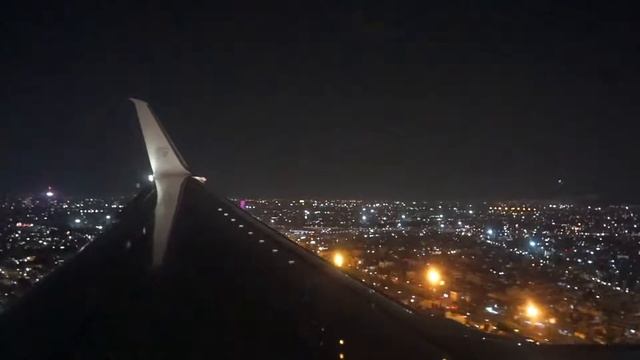 Wing view Night landing @ Mexico City International Airport (MEX/MMMX) on an Aeromexico B737-800! смотреть онлайн