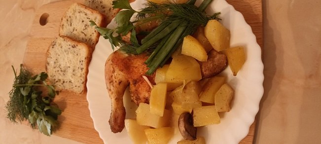 Курица с овощами и грибами в духовке.mp4 смотреть онлайн