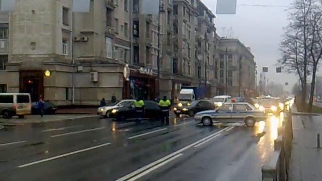 Как гайцы закрывают проезд по Московскому смотреть онлайн