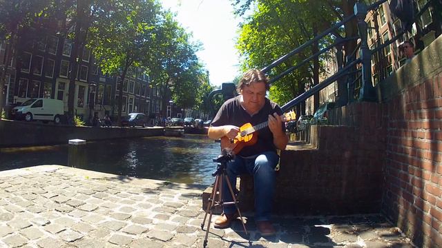 Love Is All Around - Played in AMSTERDAM - Ukulele Fingerstyle Solo смотреть онлайн