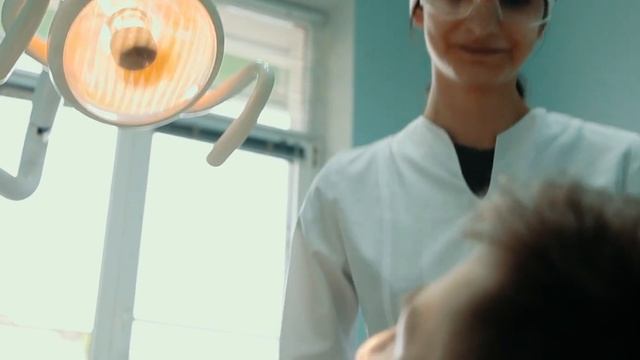 ЧЕРЕЗ НЕСКОЛЬКО ЛЕТ после школы. Выпускной 11 класс | ролик для выпускников . смотреть онлайн