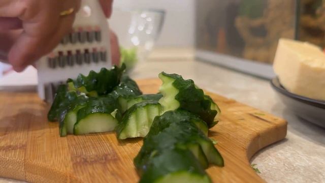 ЭТО ПРОСТО БОМБА! САЛАТ на каждый день! Самый вкусный Салат смотреть онлайн