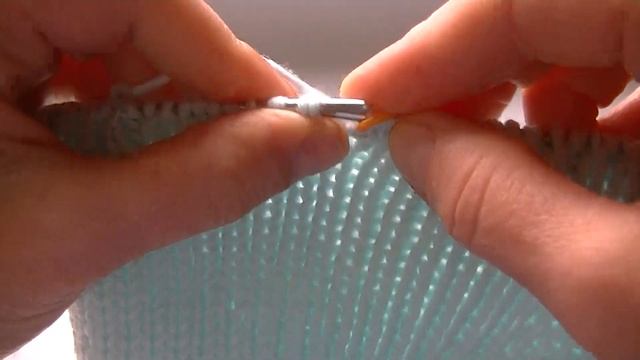 МОДНАЯ, ДВУХСТОРОННЯЯ ШАПКА ЛУКОВКА СПИЦАМИ. смотреть онлайн