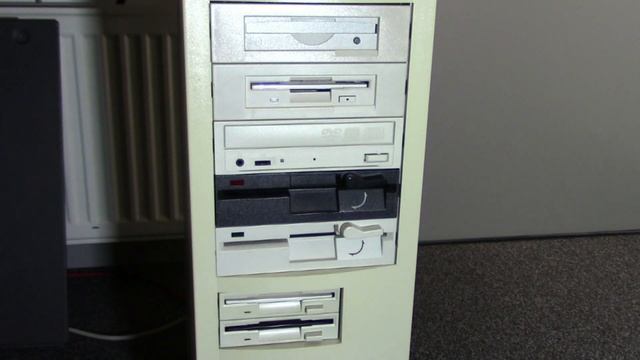 4 Floppy Drives In One PC (+ An Additional 4 IDE Drives)