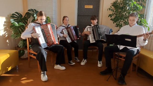 Обр.А.Матовицкой "Попурри на темы военных песен". Ансамбль аккордеонистов "Штрихкоды", рук.Д.Дворни смотреть онлайн