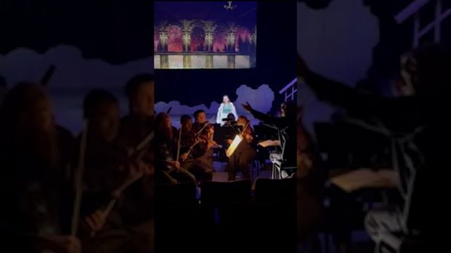 Madi singing parts of Magic Flute смотреть онлайн