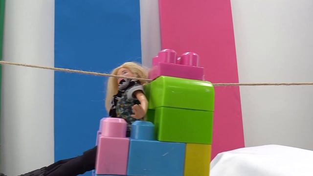 Барби катается на лыжах. Видео и игры Барби смотреть онлайн