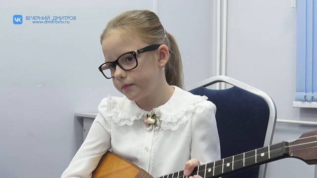 Освоить самый народный музыкальный инструмент в России – балалайку, не так то и просто! смотреть онлайн