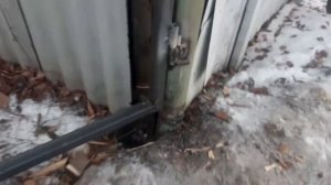 Установка ворот,выравниваем косые столбы...